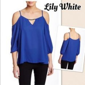 2/$10 🏷️🏷️Lily White Metal Cold Shoulder Blouse